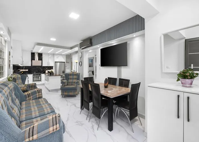 Family 3 Bedroom With Terrace Larnaca