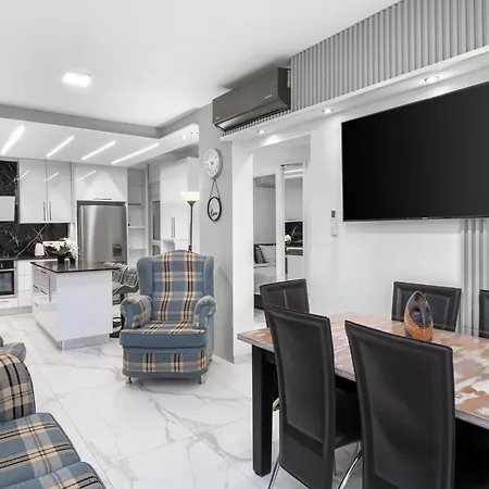 Family 3 Bedroom With Terrace