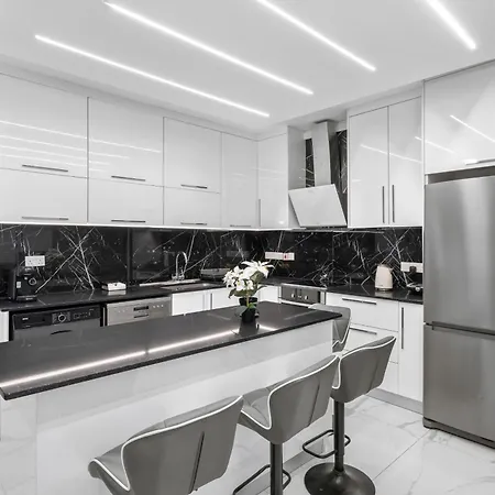 Family 3 Bedroom With Terrace Апартаменти *