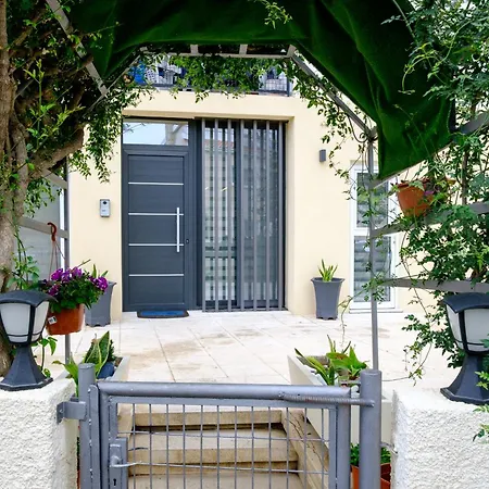 Family 3 Bedroom With Terrace Apartment *