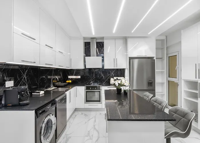 Апартаменти Family 3 Bedroom With Terrace *