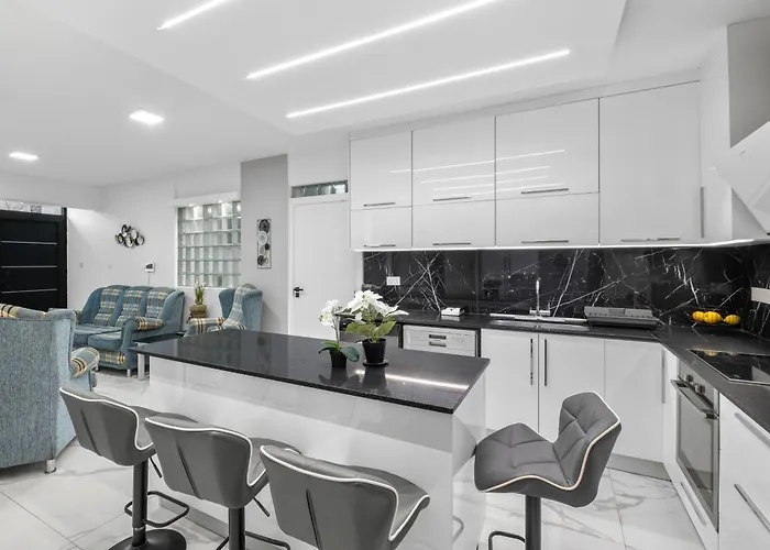 Family 3 Bedroom With Terrace Апартаменти