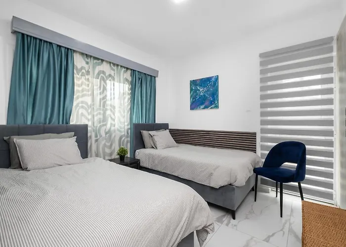 Апартаменти Family 3 Bedroom With Terrace Ларнака