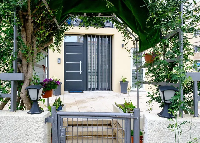 Family 3 Bedroom With Terrace Апартаменти *